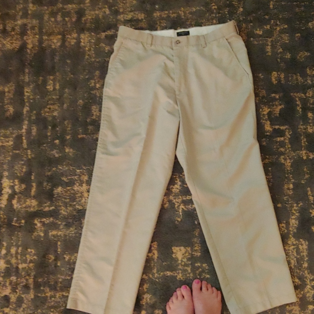 Men's Dockers tan slacks